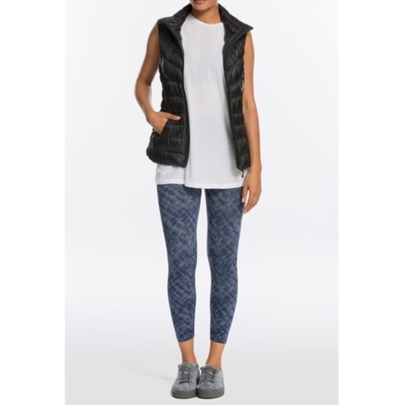 Spanx Seamless Leggings in Color Indigo Watercolor - Picture 4 of 6